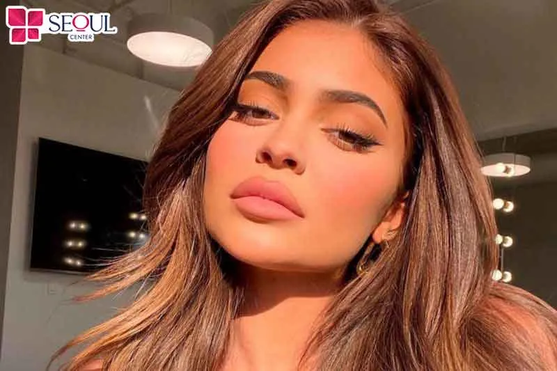 Môi tều là một trong các dáng môi hot trend cuốn hút nhiều cô nàng