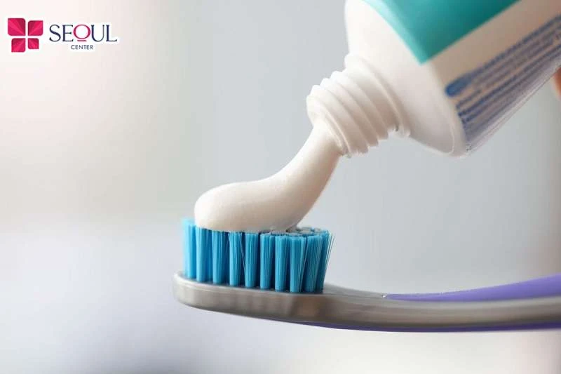 Kem đánh răng có thể giúp da tay loại bỏ da chết, làm mịn da, mờ thâm