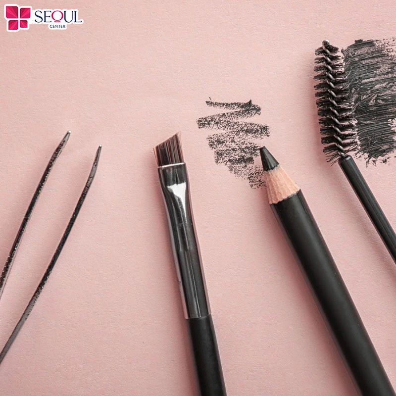 Chỉ cần vài dụng cụ cơ bản bạn đã có thể kẻ được chân mày phẩy sợi