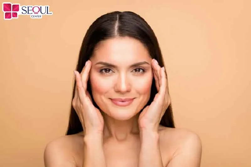 Những người có thái dương bị lõm hóp, không đều hai bên khá phù hợp với cấy mỡ thái dương