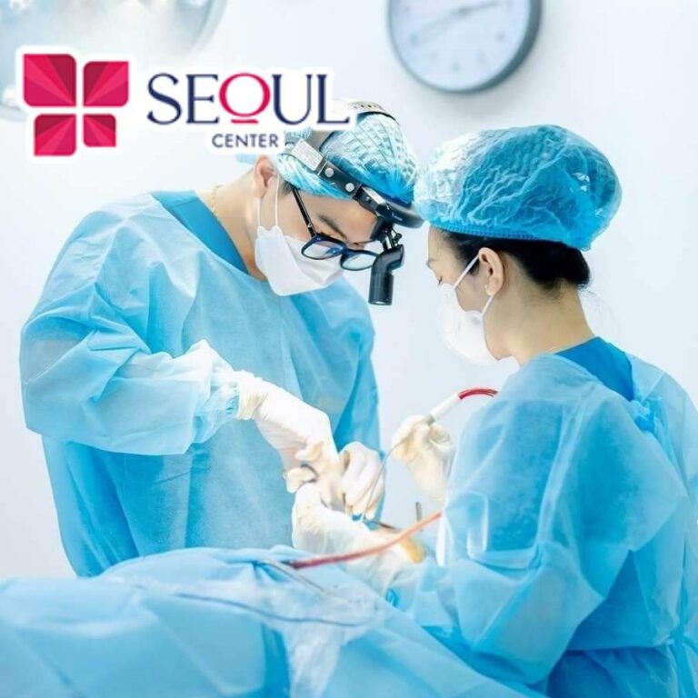 Đội ngũ bác sĩ giàu kinh nghiệm, tay nghề cao tại Seoul Center đang tiến hành độn cằm giúp khách hàng sở hữu dáng cằm Vline