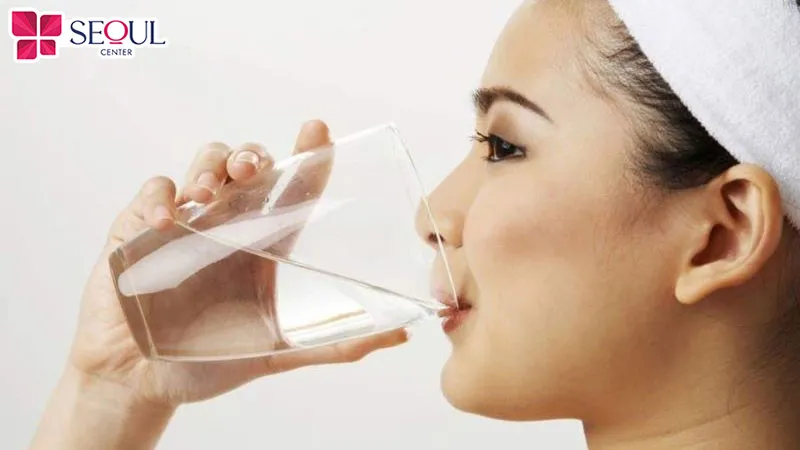 Bổ sung đủ nước cho cơ thể để lông mày lên màu nhanh, đều và đẹp