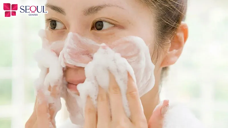 Hạn chế dùng sữa rửa mặt chứa chất tẩy rửa mạnh