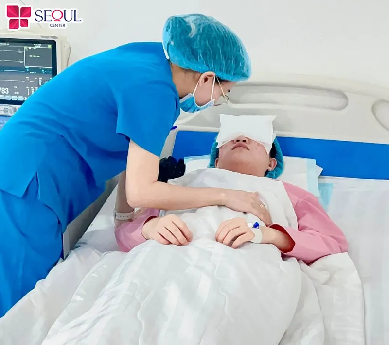 Sau khi sửa mí tại Seoul Center khách hàng sẽ được chăm sóc chu đáo tại phòng hậu phẫu