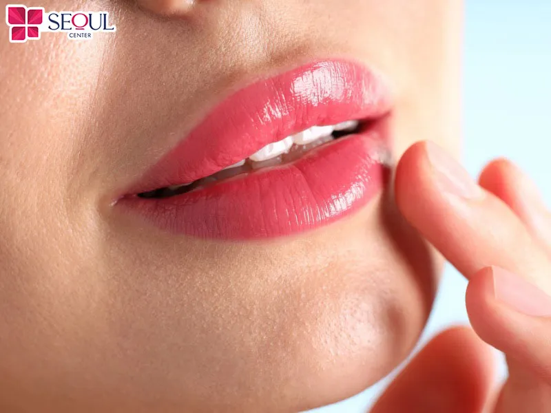 Thu mỏng môi toàn diện là phương pháp loại bỏ phần mô và niêm mạc dư thừa, từ đó giúp môi thon gọn hơn