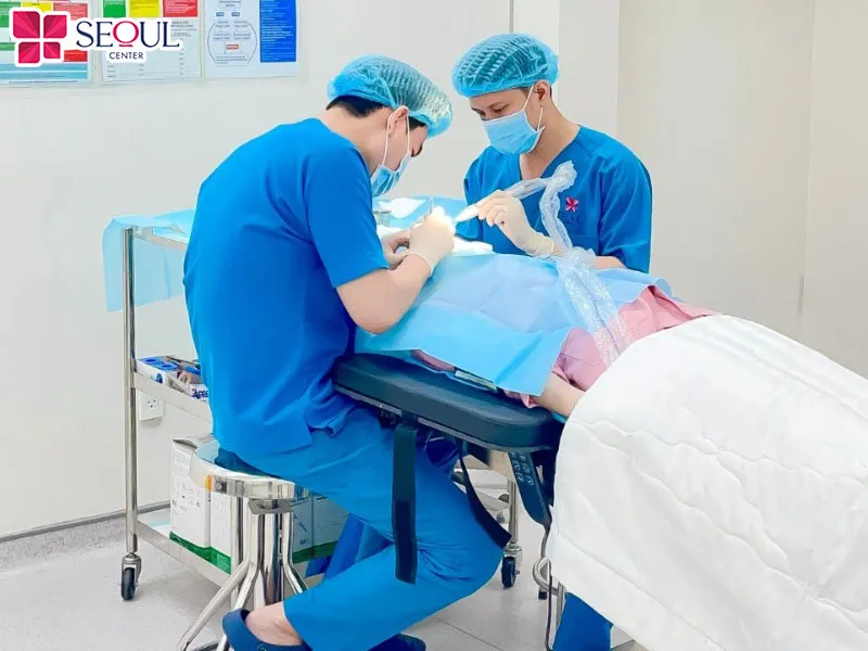 Thu nhỏ môi trên cần được thực hiện trong phòng vô khuẩn, hệ thống thiết bị đầy đủ, hiện đại