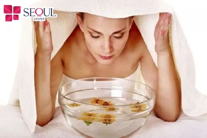 Hoa cúc chứa nhiều dưỡng chất giúp da mờ thâm, đều màu, khỏe khoắn, mềm mịn, làm chậm lão hóa da