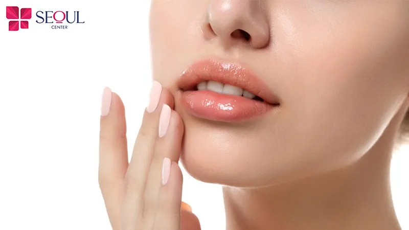 Luôn giữ cho môi khô ráo, tránh để môi còn ướt trước khi thoa dưỡng ẩm