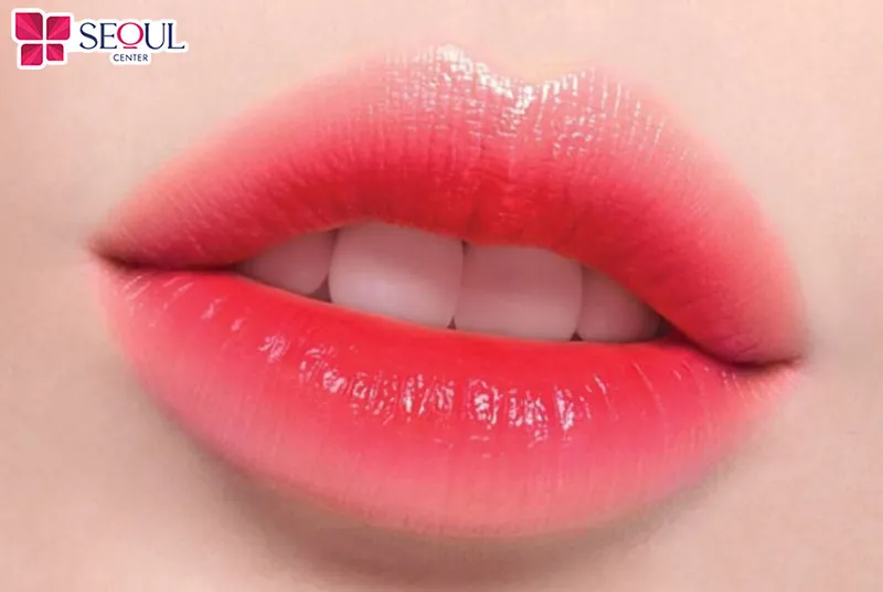 Phun môi xí muội màu đỏ hồng mang đến nét đẹp đáng yêu, ngây thơ