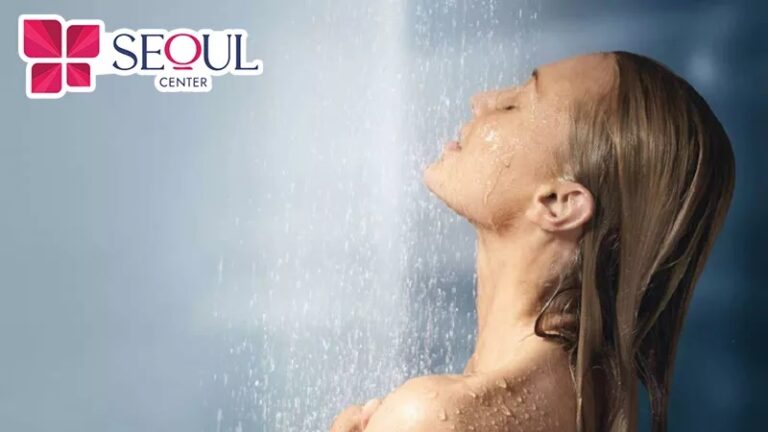 Nên tắm trắng bằng muối ăn ngay sau khi làn da vừa được làm sạch, còn ẩm ướt