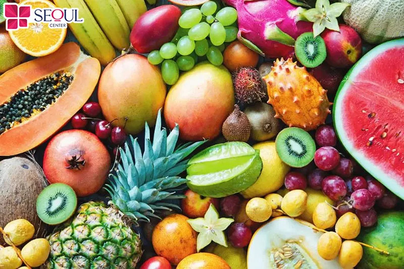 Việc bổ sung đầy đủ dưỡng chất từ bên trong cũng giúp môi hồng hào hơn