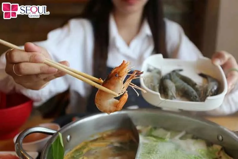 Lỡ ăn tôm sau phun môi tùy vào số lượng ăn mà mức độ ảnh hưởng sẽ khác nhau