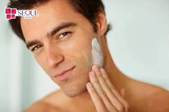 Sau cạo râu, hãy thoa kem dưỡng để làm dịu da, phục hồi tổn thương do ma sát