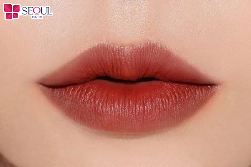 Nhắc đến màu môi cho da ngăm không thể bỏ qua màu đỏ cherry