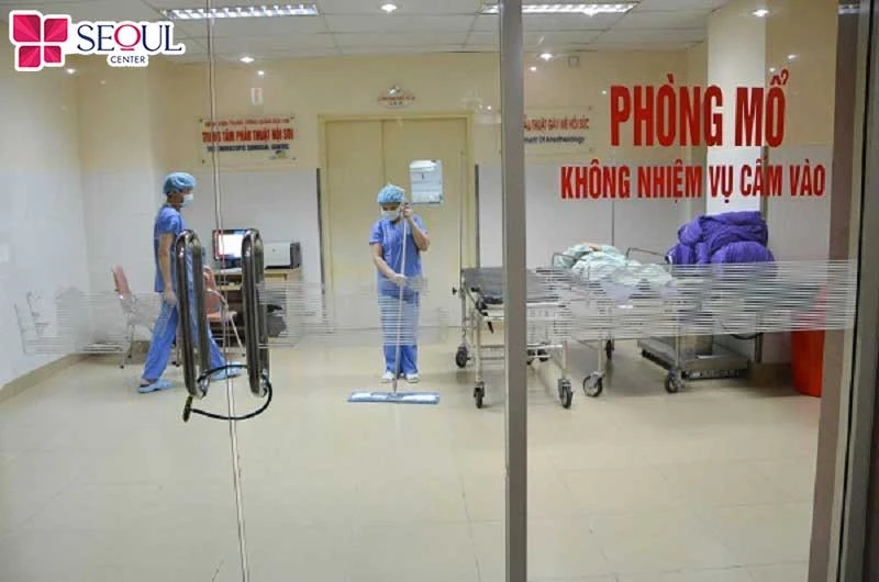 Sau phẫu thuật toàn bộ phòng sẽ được khử khuẩn, vô trùng hoàn toàn