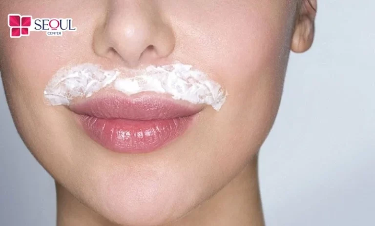 Kem tẩy ria mép giúp loại bỏ lông mặt một cách nhẹ nhàng và thuận tiện.