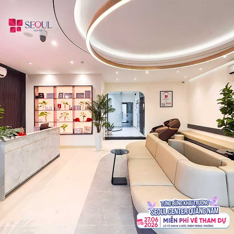 Không gian sảnh chờ được thiết kế sang trọng, nội thất cao cấp, đặc biệt có máy massage công nghệ cao giúp khách hàng thư giãn trong quá trình chờ sử dụng dịch vụ