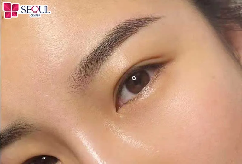 Chân mày ngang thường giúp gương mặt trẻ trung, hài hòa, mang lại tướng số tốt cho người sở hữu