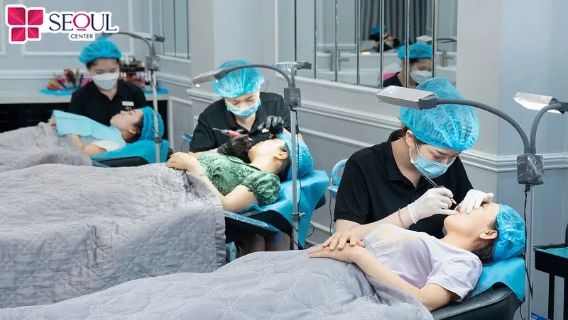 Nguyên nhân xăm môi lần 2 vẫn không lên màu có thể xuất phát từ tay nghề kỹ thuật viên, chất lượng mực, cơ địa, cách chăm sóc tại nhà
