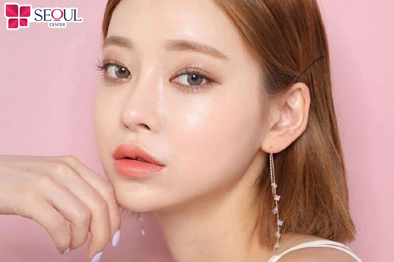 Phun môi màu hồng cam giúp chị em cân bằng giữa nét trẻ trung và sự trưởng thành