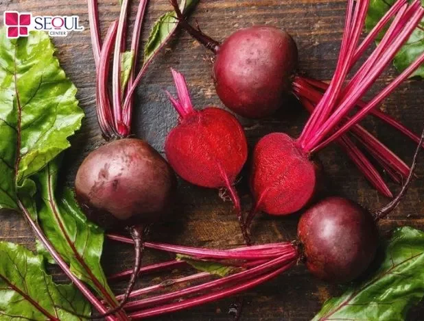 Củ cải đường giúp bổ sung dưỡng chất cho nang lông, hỗ trợ cải thiện tình trạng lông mày thưa và giúp sợi lông mọc dày, khỏe hơn.