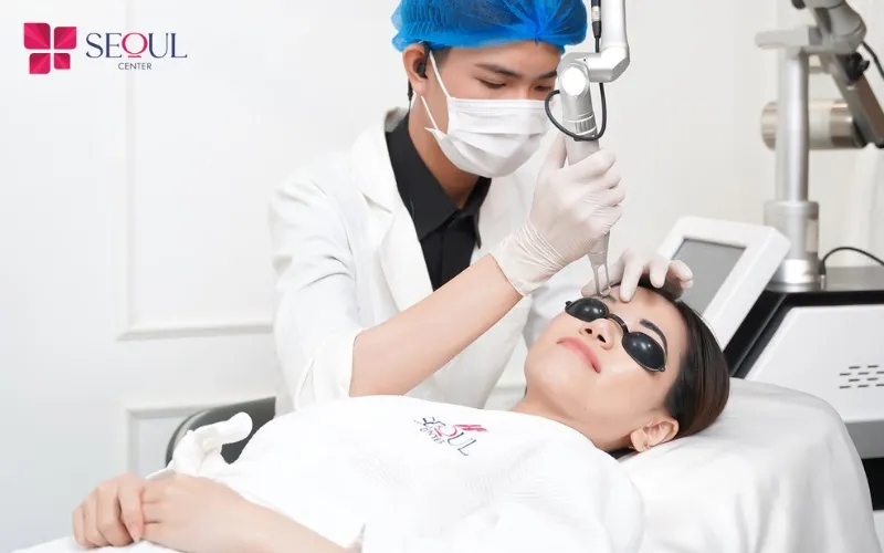 Bên cạnh các phương pháp thủ công, điêu khắc và phun thêu chân mày cũng là lựa chọn được nhiều khách hàng lựa chọn