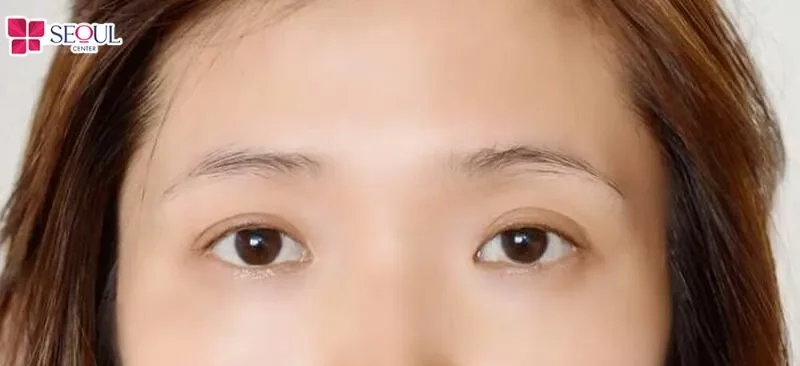 Người có lông mày thưa, nhạt màu hoặc mọc rời rạc nên chọn điêu khắc chân mày để tạo hiệu ứng sợi tự nhiên và giúp hàng mày trông đầy đặn hơn.
