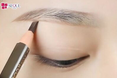 Nếu chưa muốn can thiệp thẩm mỹ, bạn có thể dùng chì kẻ mày để tạo dáng lông mày chữ nhất một cách nhanh chóng.