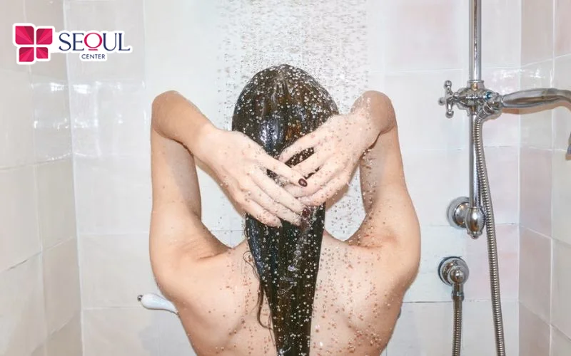 Hãy nhớ massage nhẹ nhàng trong khi tắm để các hoạt chất thẩm thấu dễ dàng