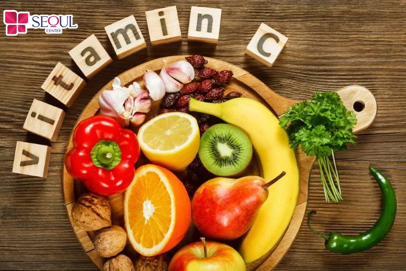 Bổ sung thực phẩm giàu vitamin C và uống nhiều nước giúp phục hồi làn da nhanh chóng