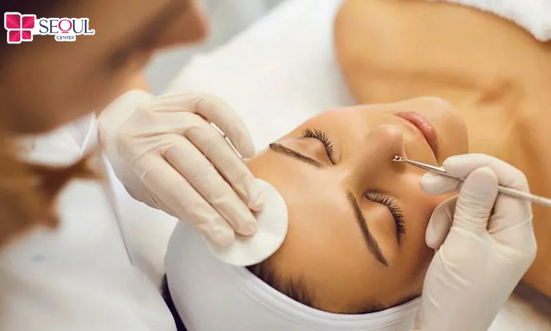 Các bước làm sạch sâu tại spa giúp lỗ chân lông thông thoáng, sẵn sàng hấp thụ dưỡng chất.