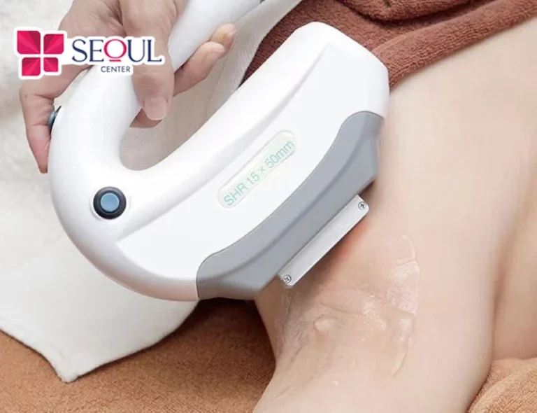 Quy trình triệt lông OPT trải qua các bước vệ sinh và thoa gel mát lạnh bảo vệ da