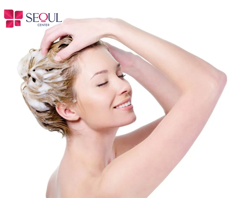 Nếu muốn tự gội đầu sau nâng mũi thì hãy đợi ít nhất 1 tháng cho đến khi vết thương hồi phục