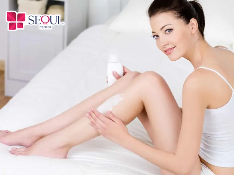 Thoa kem dưỡng dịu nhẹ sau khi triệt lông giúp cấp ẩm và bảo vệ hàng rào da hiệu quả.