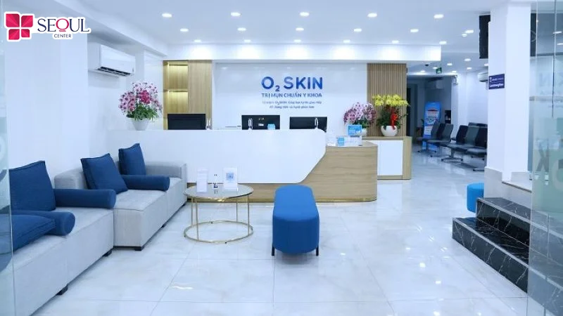 O2 Skin có đội ngũ chuyên môn trực tiếp thăm khám, soi da và xây dựng phác đồ cá nhân hóa, kết hợp lấy nhân mụn nhẹ nhàng, vô trùng và chi phí hợp lý.