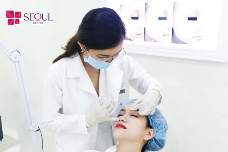 Bác sĩ chuyên khoa giàu kinh nghiệm trực tiếp thăm khám và thực hiện tiêm filler an toàn