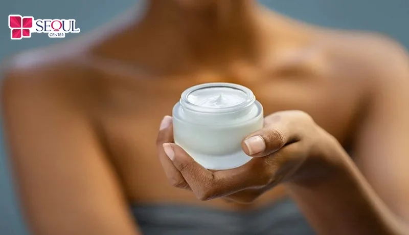 Nên chọn loại kem dưỡng ẩm dành cho da dầu mụn có kết cấu mỏng nhẹ dạng gel, gel cream hoặc lotion để da luôn giữ được độ ẩm tự nhiên
