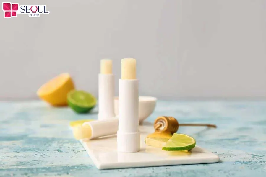 Làm son dưỡng môi không cần sáp mang lại nhiều lợi ích như tiết kiệm chi phí, công thức cá nhân hóa, đảm bảo an toàn