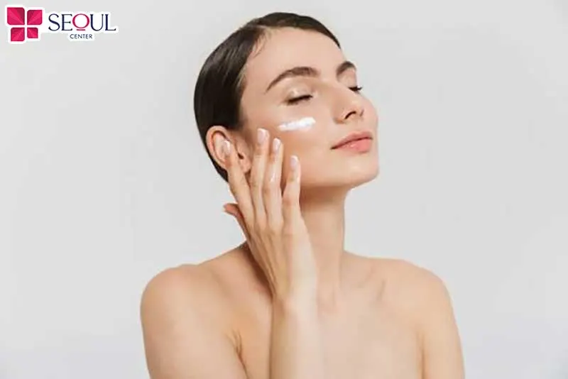 Sau khi chăm sóc da Luxury đừng quên bôi kem chống nắng, dưỡng ẩm cho da đều đặn để bảo vệ da, duy trì làn da ẩm mịn, tươi sắc
