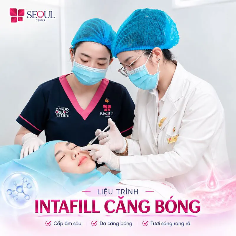 Bác sĩ tiến hành thực hiện liệu trình tiêm Intafill căng bóng theo quy trình bài bản, tỉ mỉ, chuẩn xác