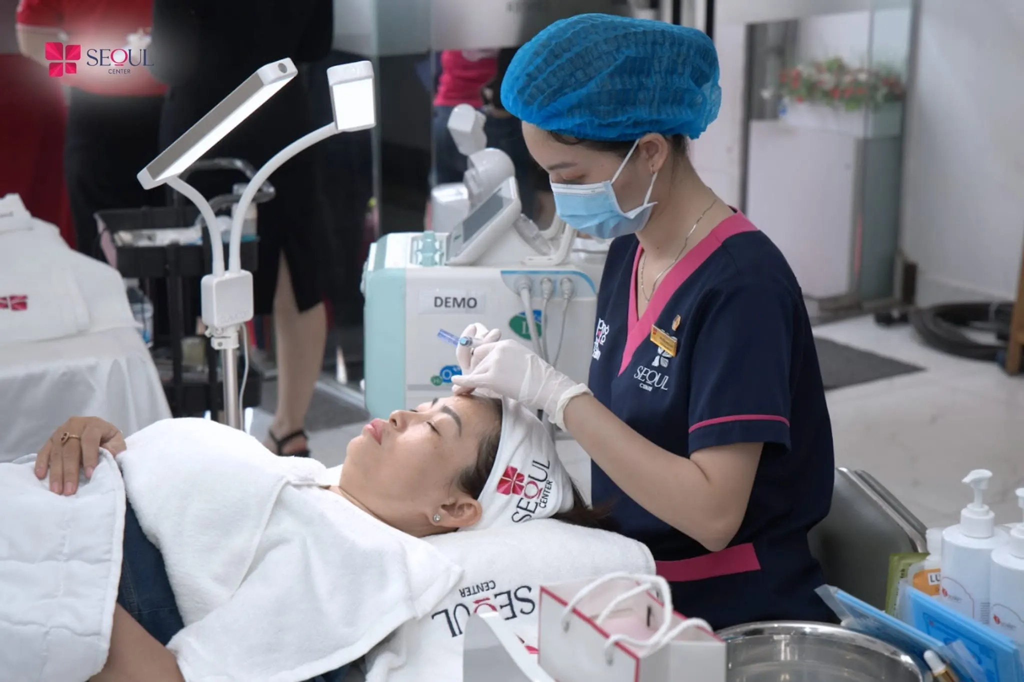 Liệu trình điều trị mụn E2X kết hợp toàn diện giữa các bước chăm sóc da phục hồi và đa công nghệ