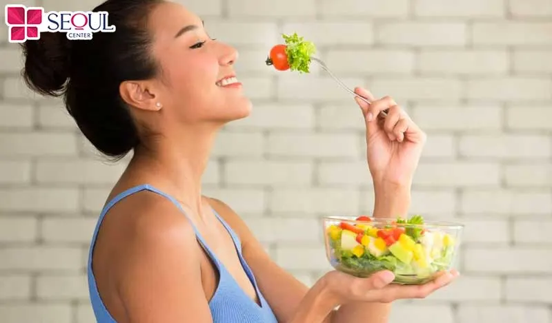Sau khi nâng mũi bạn hãy ăn nhiều loại trái cây tươi, rau xanh để tăng cường sức đề kháng, thúc đẩy vết thương lành