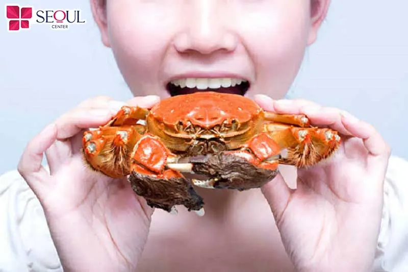 Sau khi phun môi bạn nên kiêng ăn cua trong khoảng 2-4 tuần, nhưng còn tùy vào cơ địa, tốc độ phục hồi