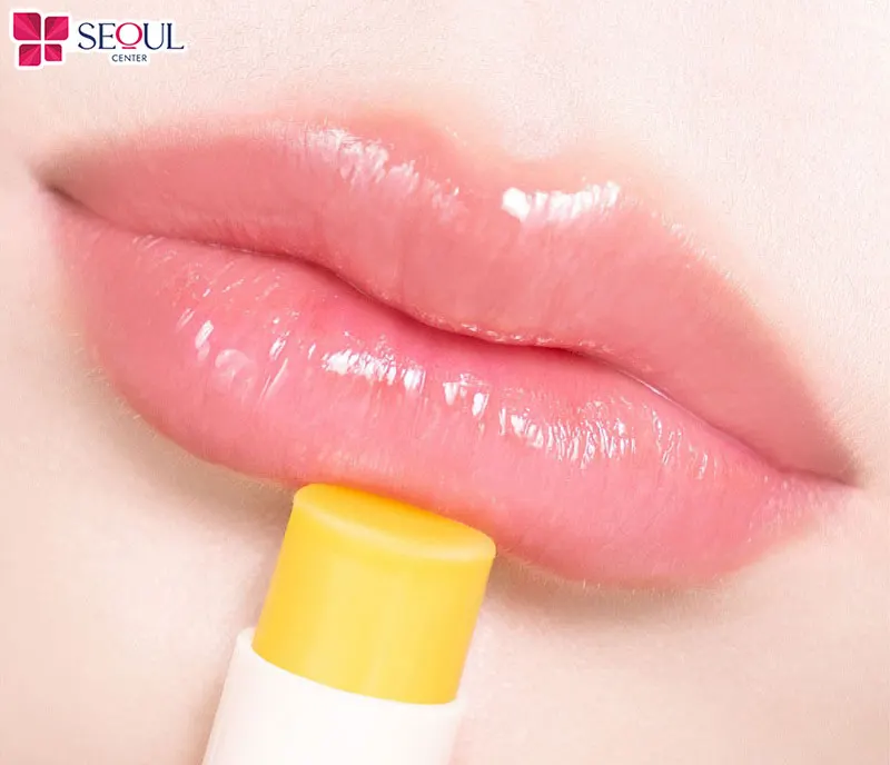 Sau khi trị thâm FRA bạn cần dưỡng môi để duy trì độ ẩm cho môi, tránh để môi khô căng