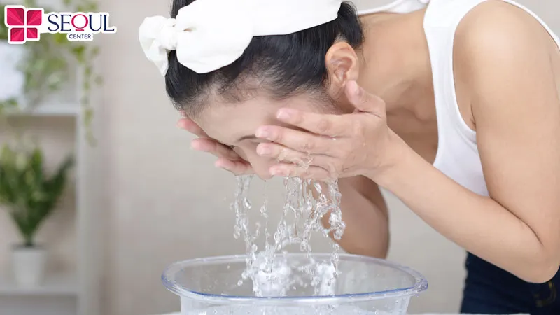 Khách hàng nên kiêng nước trực tiếp từ 7 đến 10 ngày cho đến khi vảy xăm tróc hết