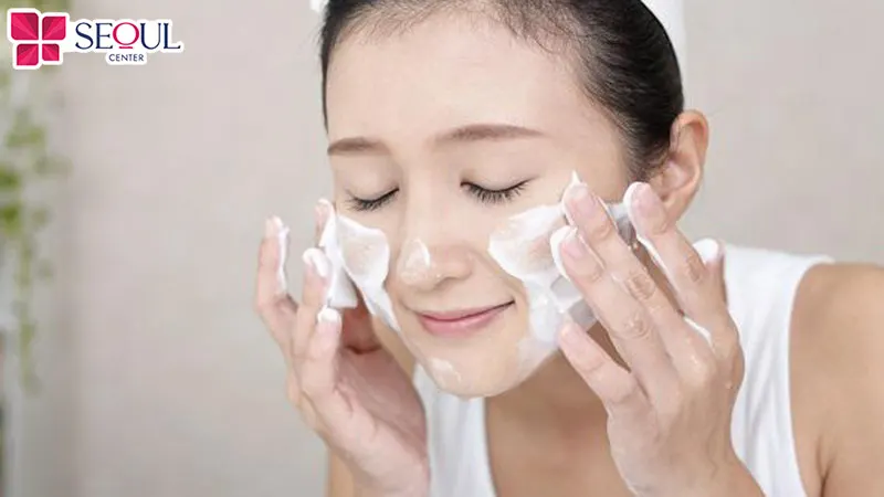 Sau khi vảy tróc hết bạn có thể sử dụng sữa rửa mặt dịu nhẹ để làm sạch da