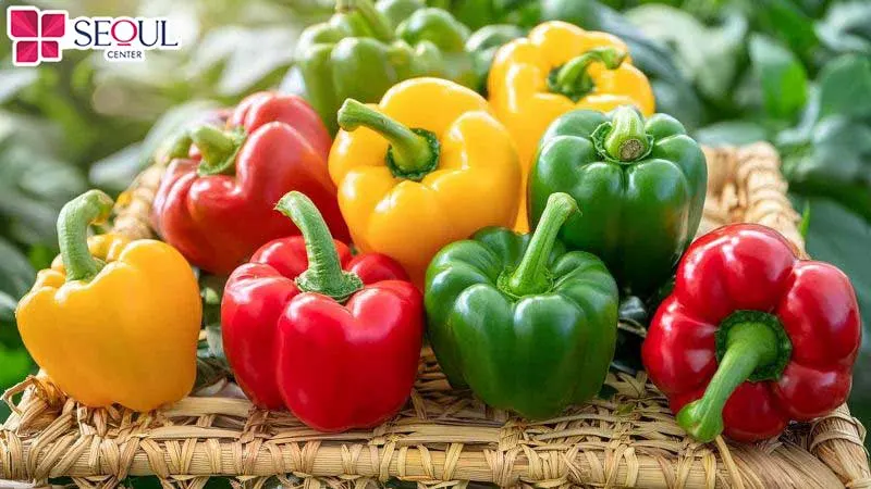 Bạn nên kiêng tương ớt nhưng có thể bổ sung ớt chuông giàu Vitamin C giúp môi mau lành