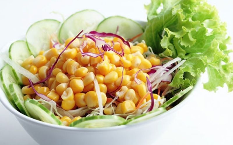 Món salad trộn ngô giúp giảm cân hiệu quả