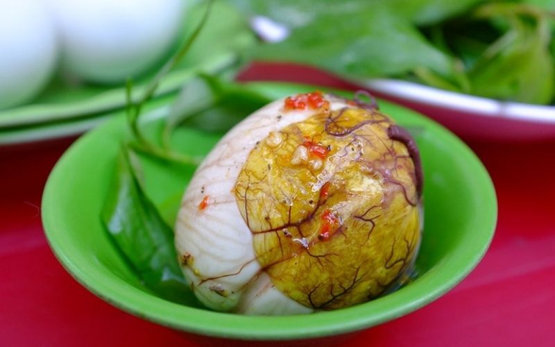 Hột vịt lộn bao nhiêu calo?