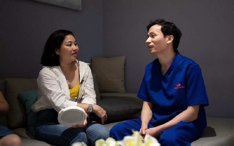 Sau phẫu thuật bác sĩ sẽ hướng dẫn cụ thể cách chăm sóc hậu phẫu